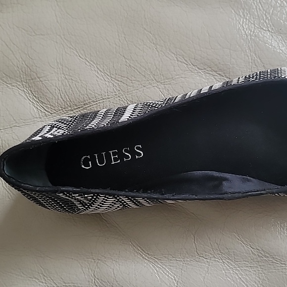 Guess Black and White Pumps - Picture 3 of 6
